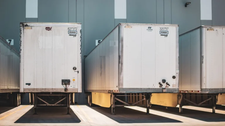 Fotografía ilustrativa de la actualidad del transporte y logística profesional