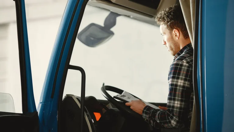 Imagen ilustrativa de transporte y logística de mercancías