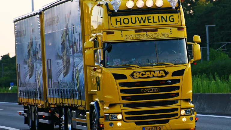 Fotografía ilustrativa de la actualidad del transporte y logística profesional